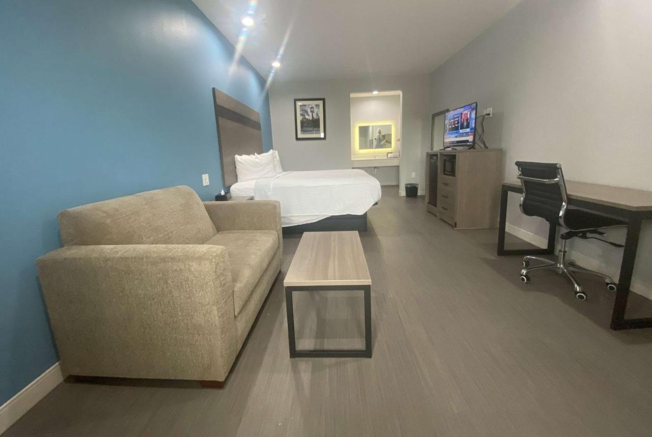 ホテル Baymont By Wyndham Freeport Texas エクステリア 写真