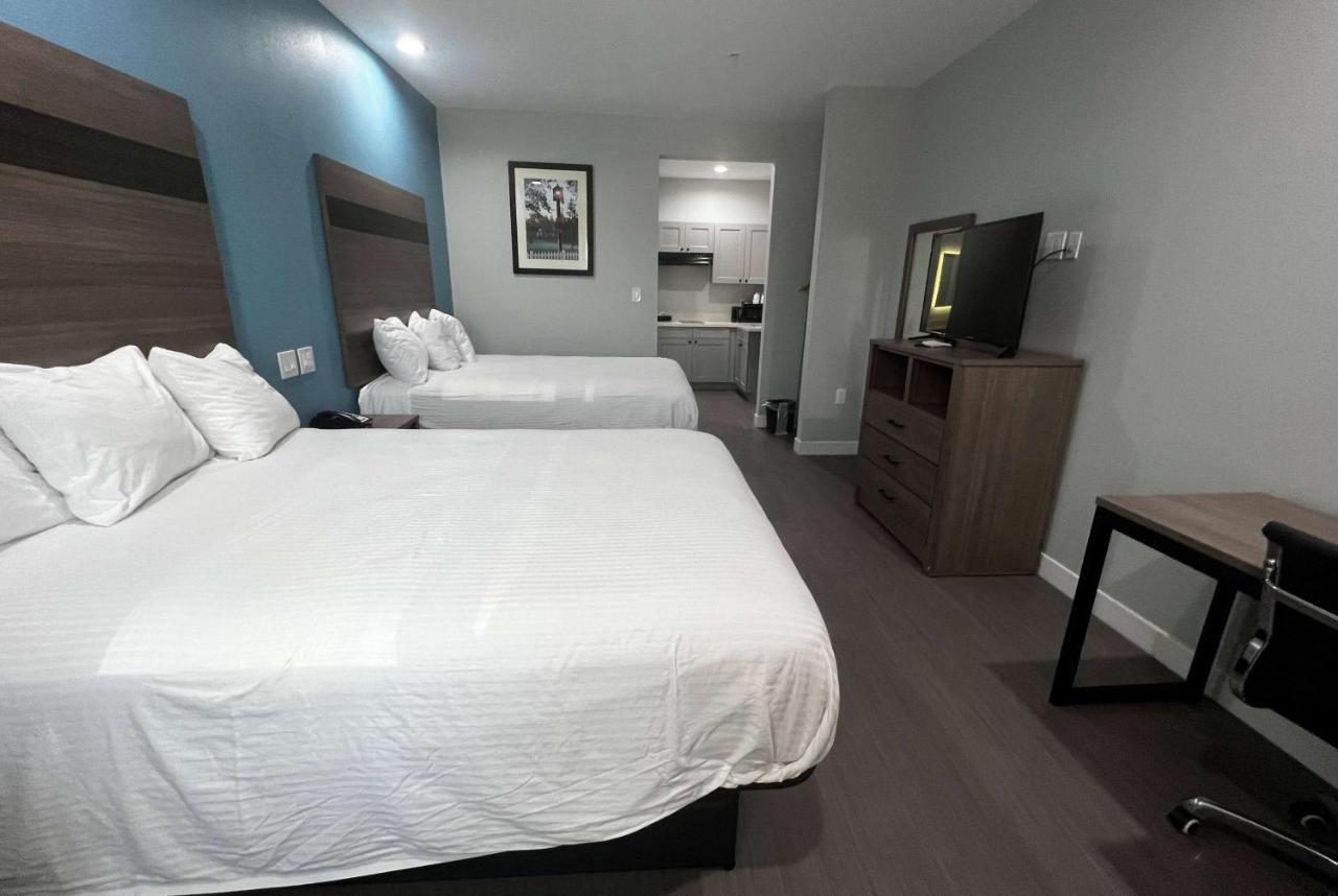 ホテル Baymont By Wyndham Freeport Texas エクステリア 写真