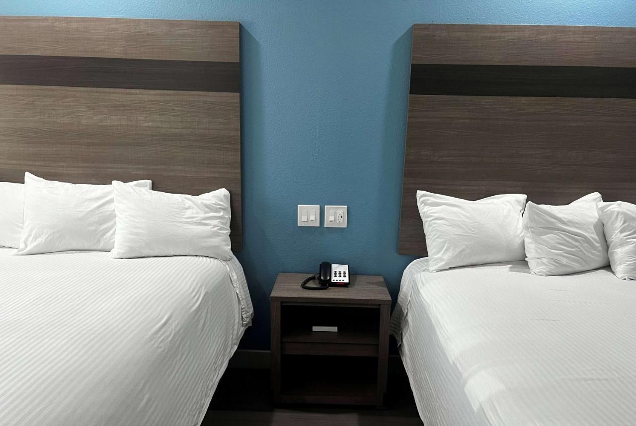 ホテル Baymont By Wyndham Freeport Texas エクステリア 写真