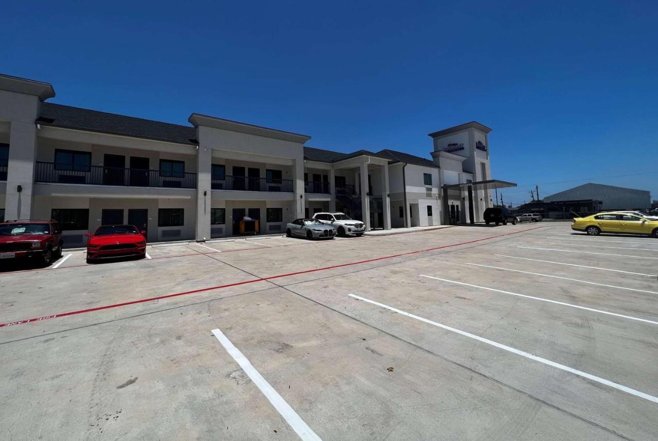 ホテル Baymont By Wyndham Freeport Texas エクステリア 写真