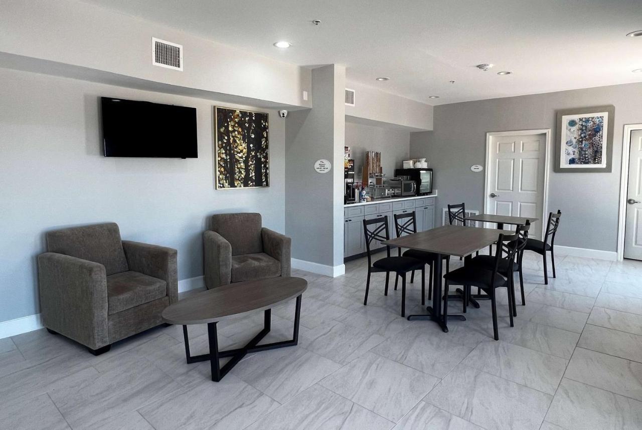 ホテル Baymont By Wyndham Freeport Texas エクステリア 写真