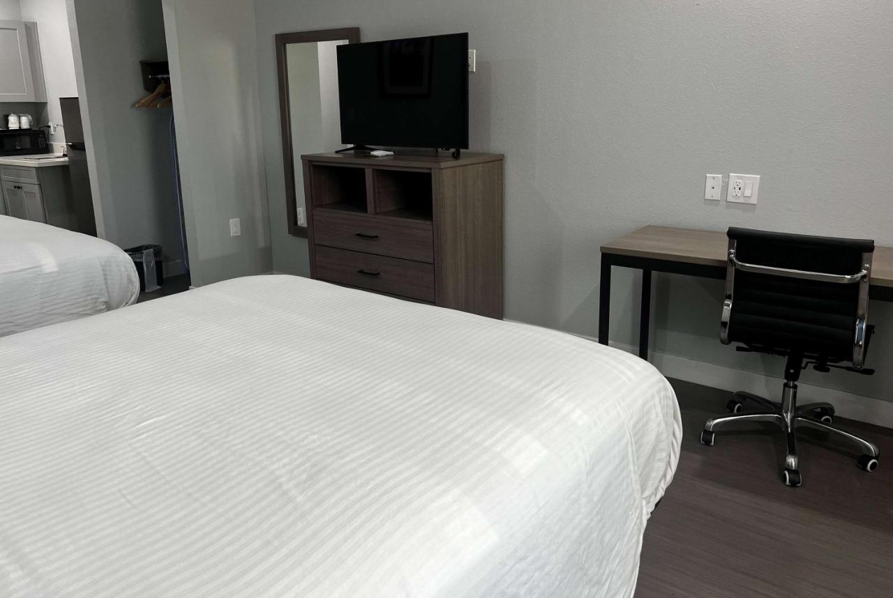 ホテル Baymont By Wyndham Freeport Texas エクステリア 写真