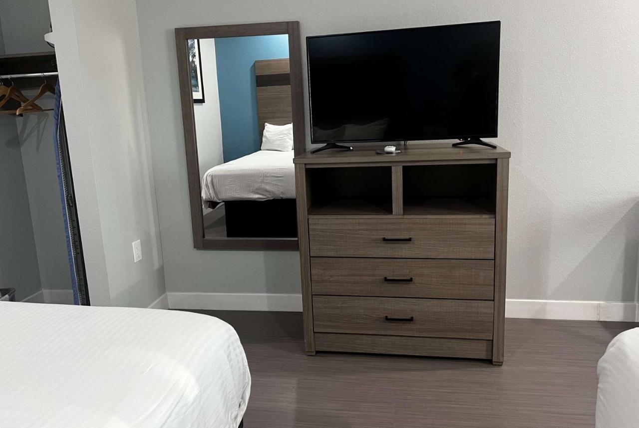 ホテル Baymont By Wyndham Freeport Texas エクステリア 写真