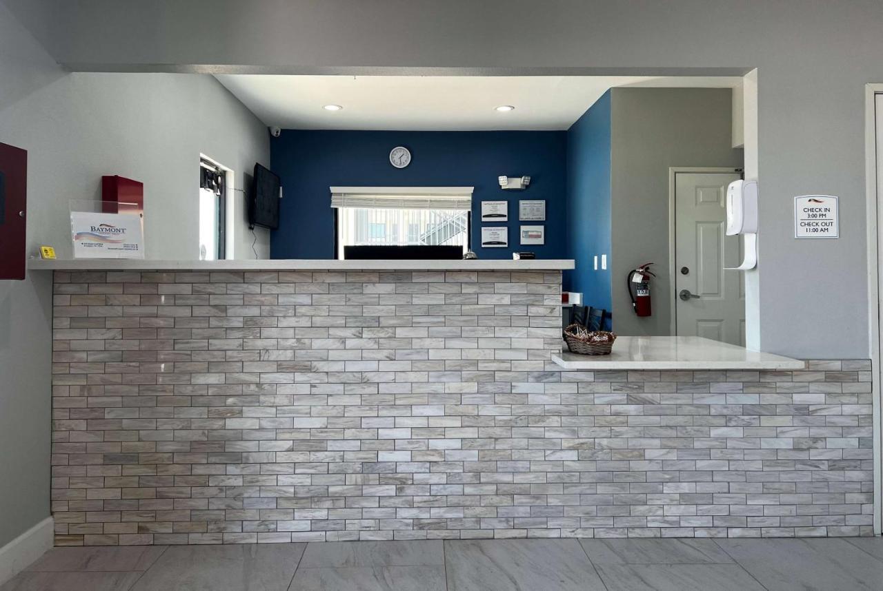 ホテル Baymont By Wyndham Freeport Texas エクステリア 写真