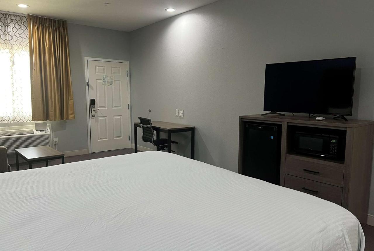 ホテル Baymont By Wyndham Freeport Texas エクステリア 写真