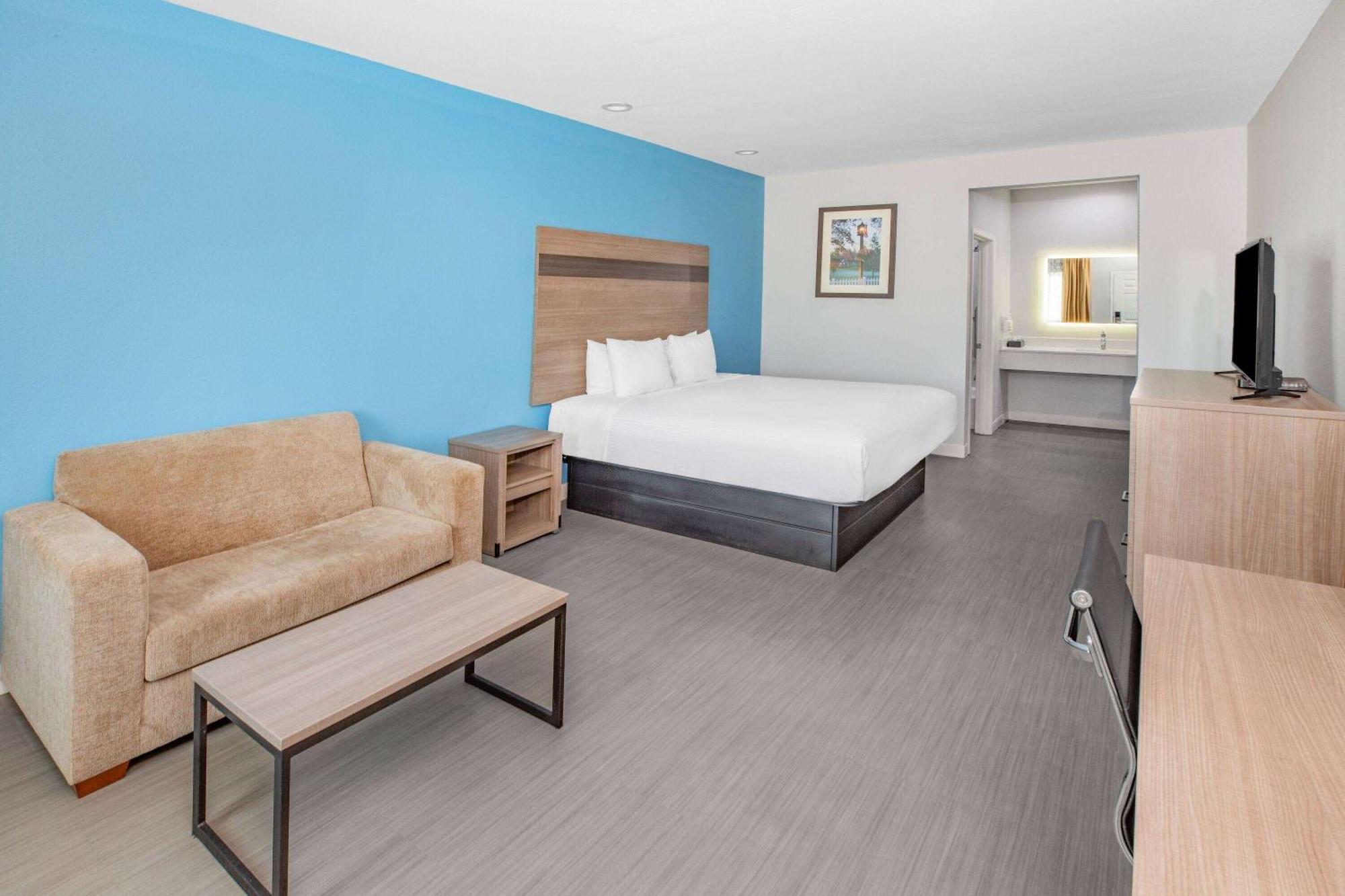 ホテル Baymont By Wyndham Freeport Texas エクステリア 写真