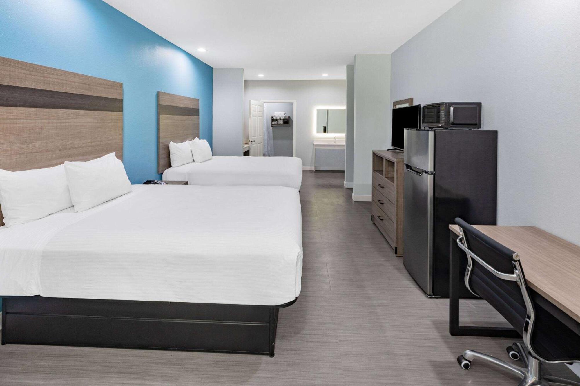 ホテル Baymont By Wyndham Freeport Texas エクステリア 写真