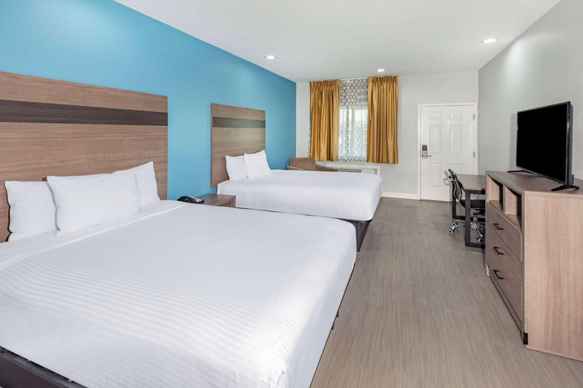 ホテル Baymont By Wyndham Freeport Texas エクステリア 写真