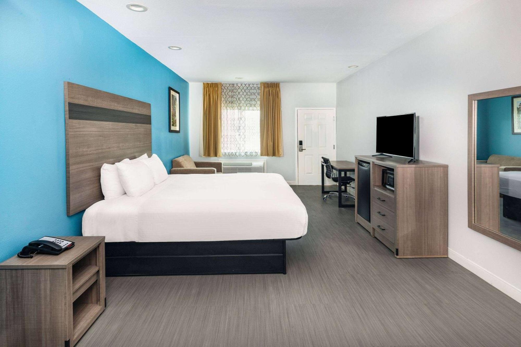 ホテル Baymont By Wyndham Freeport Texas エクステリア 写真